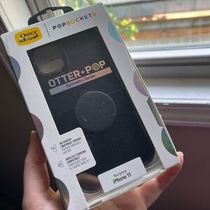 Black iPhone 11 Otterbox case w/ Swappable PopSocket